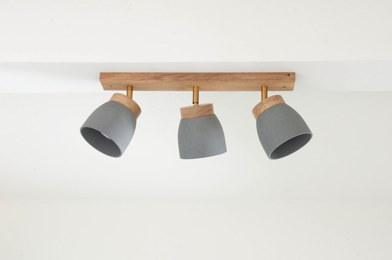 Triple spotlight strip made of solid oak wood with ceramic shade, GU 10 sockets perfectly directed light where you need it. dunkelgrau/dark grey
