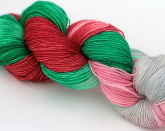 Christmas sock yarn hand dyed, Superwash sock yarn hand dyed in Christmas colors, Hand dyed fingering weight yarn perfect for shawls