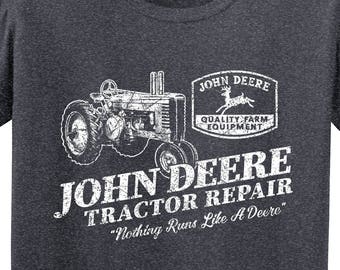 Réparation de tracteurs vintage | Chemise de paysan | Rurale | T-shirt de ferme | Tracteur | Chemise de tracteur |  *Nouveau* T-shirt unisexe souple |  Doux