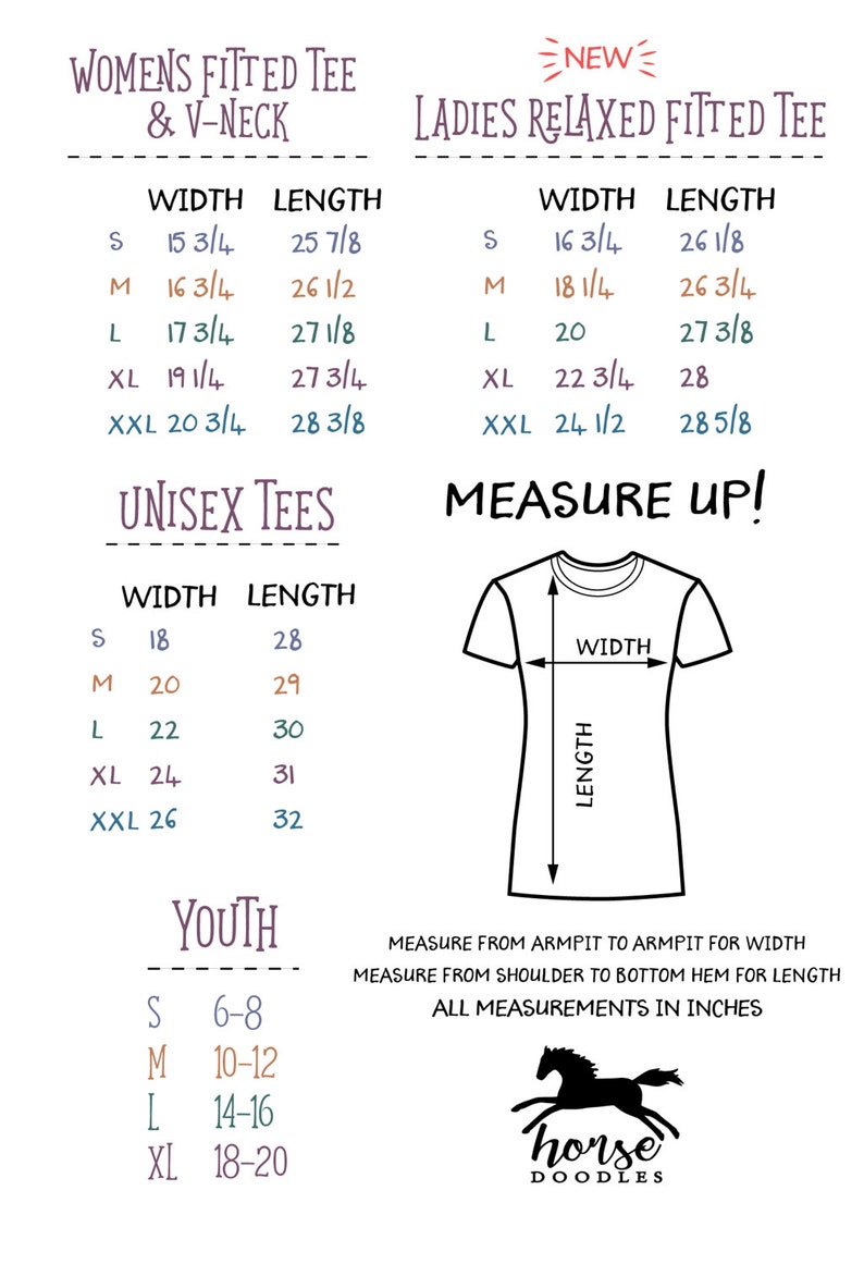 Peut inclure: Graphique blanc avec des tableaux de tailles pour les t-shirts ajust&eacute;s et col en V pour femmes, les t-shirts d&eacute;contract&eacute;s pour femmes, les t-shirts unisexes et les tailles jeunes. Le graphique montre comment mesurer un t-shirt. Logo Horse Doodles.