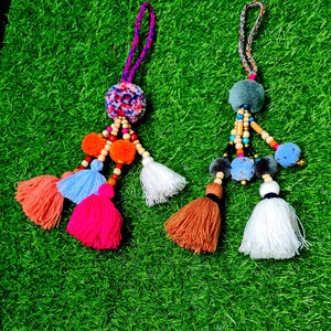 Ciondolo per borsa con perline in legno e nappe pompon boho: nappa colorata multipla, gancio per pomello chiave