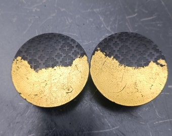 Mayan Flare Ebony Gold Leaf Grabado Tapones para los oídos Tapones para los oídos de madera hechos a mano Medidores orgánicos PAIR 14 mm - 50,8 mm 9/16"-2"