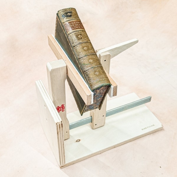 The "Third Hand" Bookbinding Clamp from Boektotaal