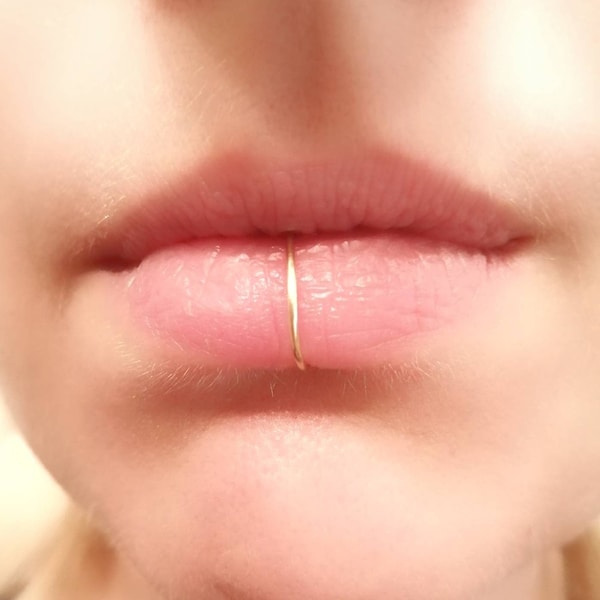 Smooth Gold Lip Ring - Gold/ Silver/ Platinum - Pierced Lip Jewellery - 14K gold filled body ring