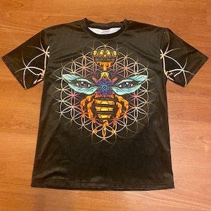 Bee Queen Velvet T-Shirts