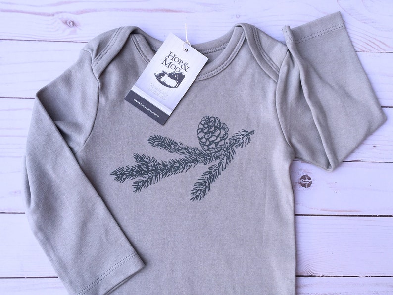 ORGANIC Branch /& Pine Cone Woodland Baby Bodysuit Grey Shirt