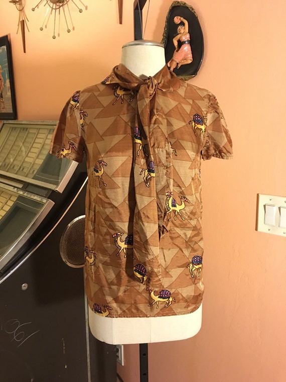 Adorable Novelty Print Camel Blouse 50's 50's Pyra