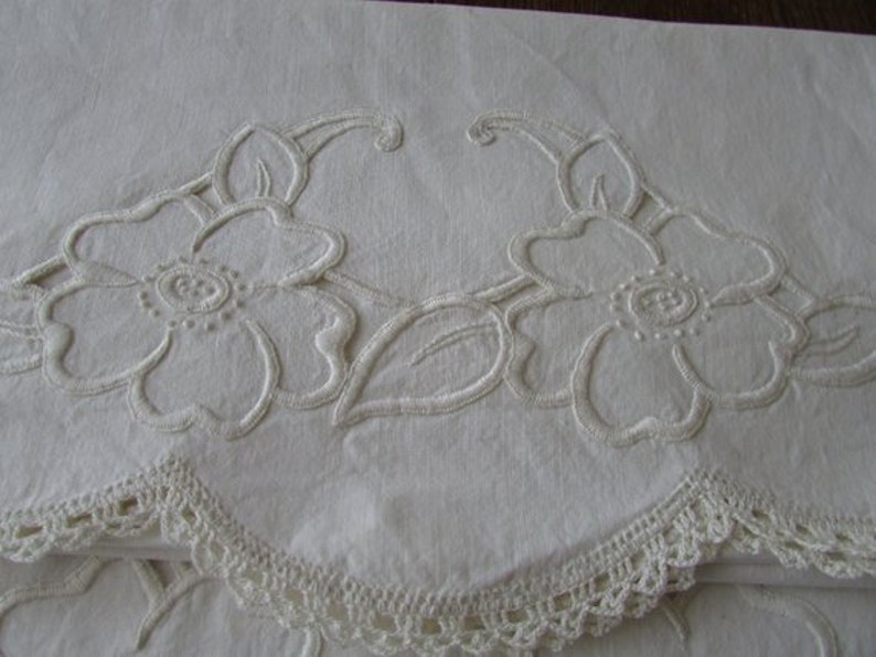 Set of 2 Vintage White Cotton Linen Pillowcases Crochet Lace Embroidered Flowers Pillowcase