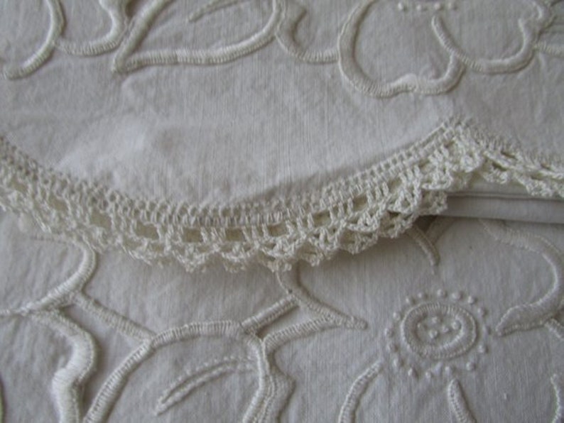Set of 2 Vintage White Cotton Linen Pillowcases Crochet Lace Embroidered Flowers Pillowcase