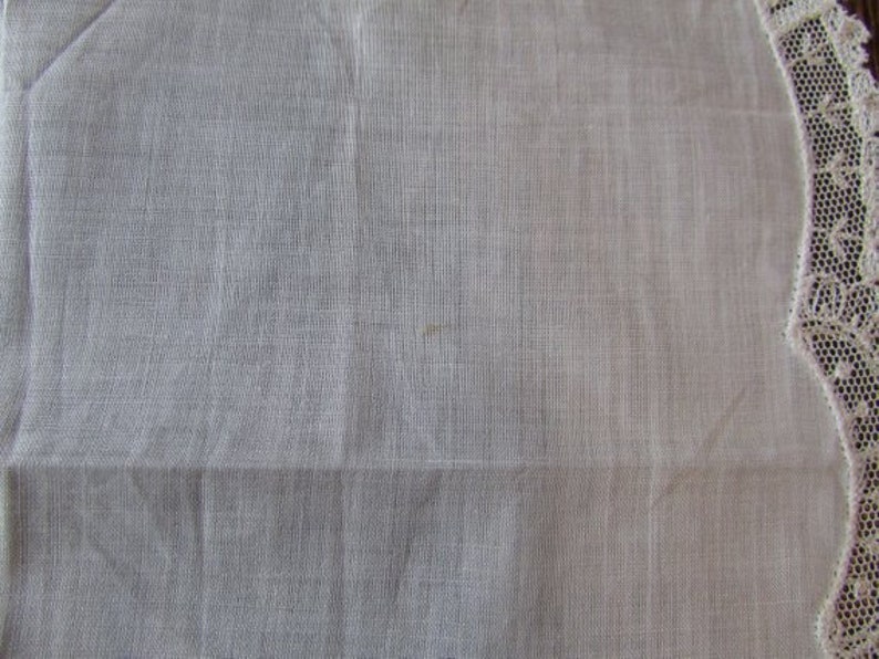 Set of 2 Vintage White Cotton Linen Pillowcases Crochet Lace Embroidered Flowers Pillowcase