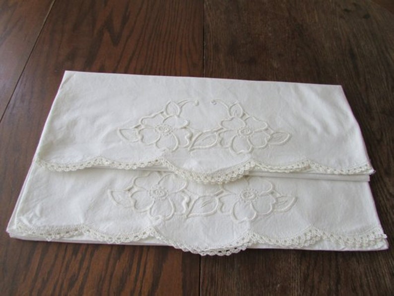 Set of 2 Vintage White Cotton Linen Pillowcases Crochet Lace Embroidered Flowers Pillowcase