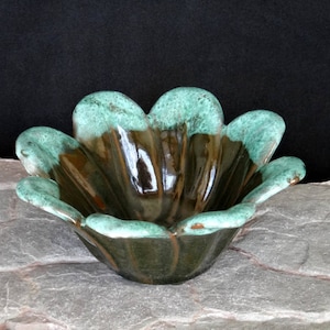 Bonbonnière ou vide-poche Évangéline par Canuck Pottery