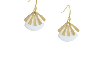 Le Délice" White Tiny Fan Earrings