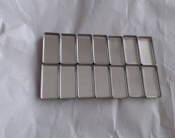 14 Pans + Magnet to Make Your Own Palette
