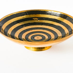 Vintage brass bowl with beautiful circular black swirl pattern - Mesmerizing vertigo rings design decoration Art Deco style 50s 60s 70s