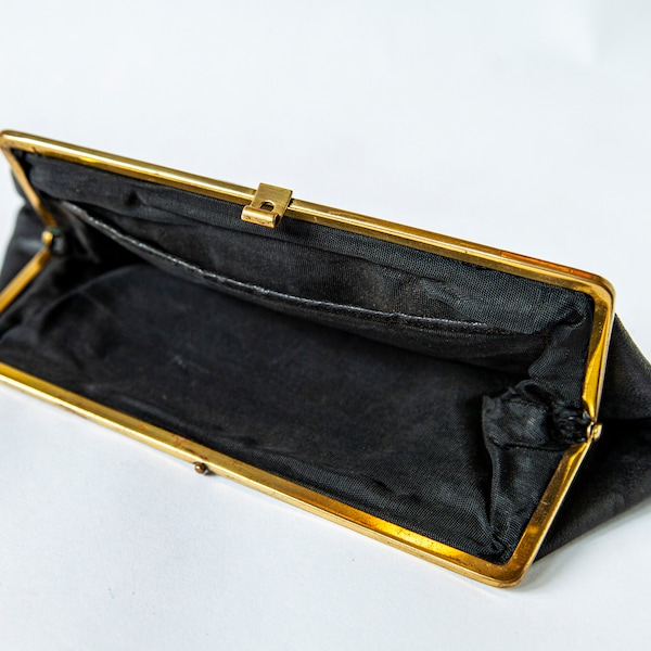 Vintage black leather purse in Mid-Century design - 1950s 1960s folding wallet with brass frame - Small clutch handbag with timeless style