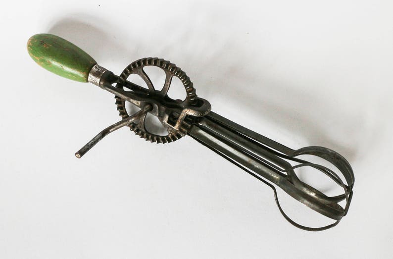 Egg beater Vintage 50s 60s fully working kitchen appliance image 0