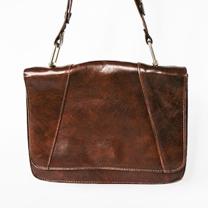 Leather handbag - Vintage 70s dark reddish brown with strap handle brass buckle