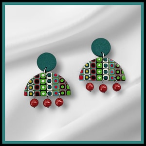 Boucles d&#39;oreilles rétro en pâte polymère : bijoux pendants géométriques années 60