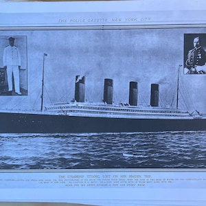 Cartel vintage de la Gaceta de la Policía, informe de noticias sobre el desastre del Titanic en la ciudad de Nueva York, reproducción artística de recortes de periódico.