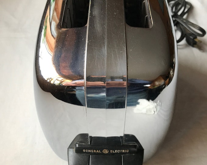 Mid Century Vintage Toaster, 1960s General Electric, Clean and Tested