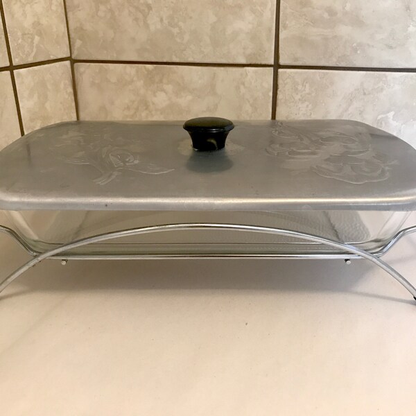 GlassBake late 60s vintage casserole dish, with stand and lid, oven to table 2 1/2 Qt.
