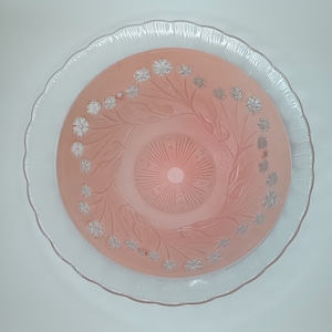 Lampada da soffitto Art Déco vintage a tre catene con paralume in vetro, salmone e trasparente con fiori