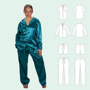 Op de afbeelding: Teal satijnen pyjamaset met lange mouwen en broek. Het bovenstuk heeft een knoopsluiting aan de voorkant en een zak op de linker borst. De broek heeft een elastische tailleband met een trekkoord.