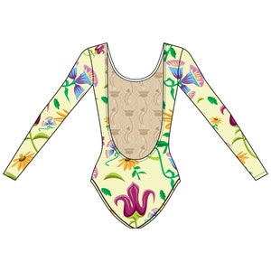 Puede incluir: Un body de manga larga con espalda descubierta, con un estampado floral en amarillo, morado, azul y naranja. El panel trasero tiene un dise&ntilde;o beige con dibujos. El dise&ntilde;o del body es sim&eacute;trico, con mangas largas que se extienden desde los hombros.