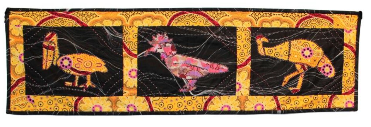 美品＊desert designs＊アボリジニアート キルティングベスト＊S 刺繍デザインのキルティングタペストリー （Amazon | Anita