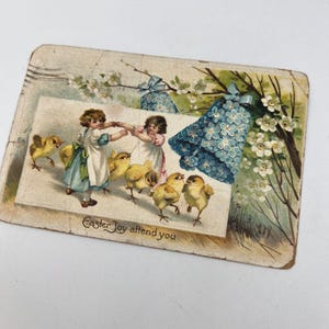 International Art Carte postale de Pâques pour filles, poussins, grelots bleus en relief 1909