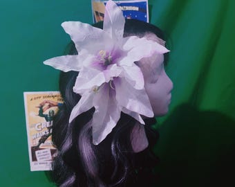 シルバー/ブラックのメッシュが入ったハリウッドウェーブのSF風レースフロントウィッグ