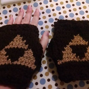 Legend of Zelda Link Knitted Triforce Gauntlets Fingerless Gloves image 2