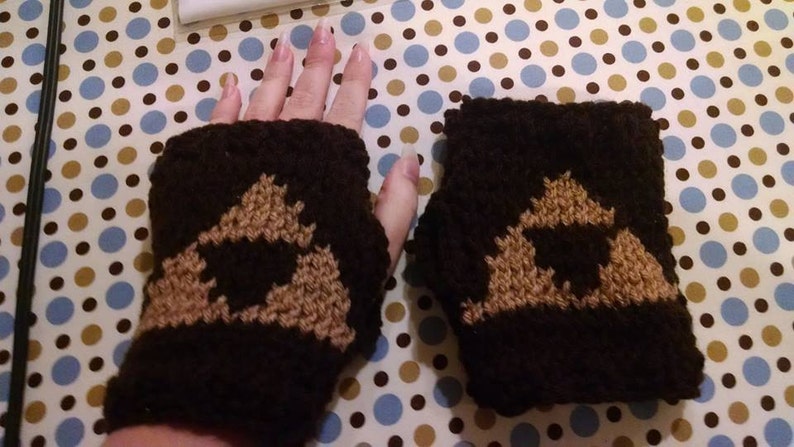Legend of Zelda Link Knitted Triforce Gauntlets Fingerless Gloves image 2