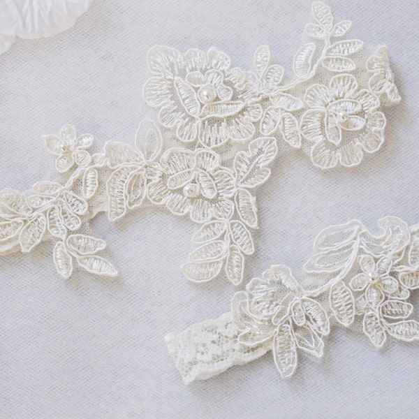 OFF WHITE wedding garter set, customizable, bridal garter, lace garter, keepsake and toss garter, wedding garter, flower garter, Monogram