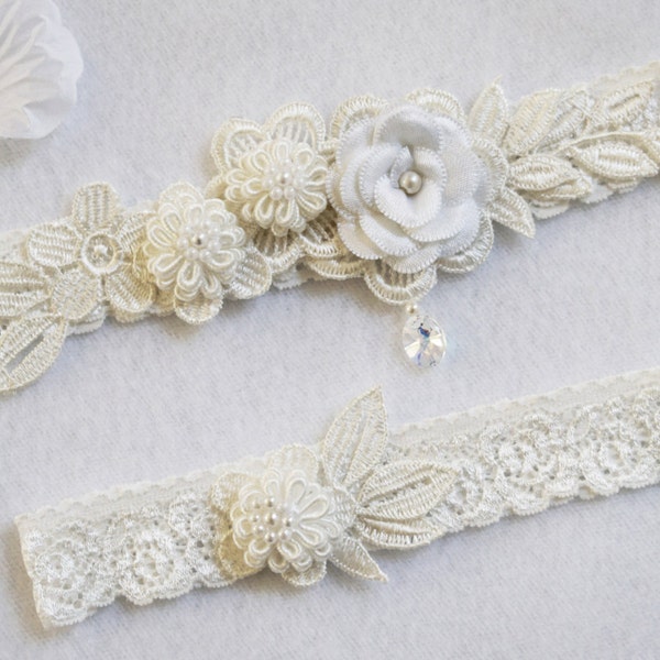 OFF WHITE, Light Ivory wedding garter set, customizable, bridal garter, Venise lace, keepsake and toss garter, wedding garter, flower garter