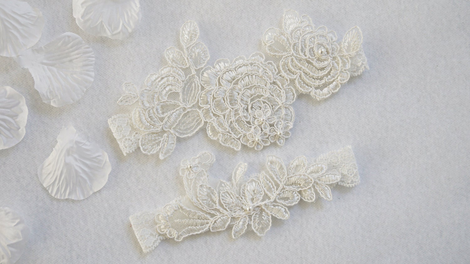 OFF WHITE wedding garter set, customizable, bridal garter, lace garte…