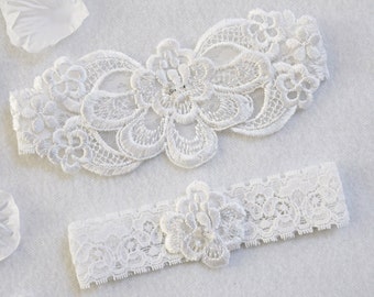 WHITE wedding garter set, customizable, stretchy, bridal garter, lace garter, keepsake and toss garter, wedding garter, crystal garter