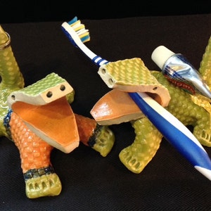 Florida Alligator, wunderliches Geschenk, handgemachter Ton, Schreibtischskulptur