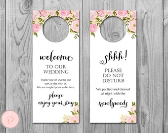 Puede incluir: Dos colgadores de puerta blancos con diseños florales rosas. El colgador de la izquierda dice "bienvenidos a nuestra boda" y "por favor, disfruta de tu estancia". El colgador de la derecha dice "shhh! por favor, no molestar" y "hemos estado de fiesta y bailando toda la noche con los recién casados".