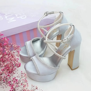 14 Cm Bequeme Heeled Stone Detaillierte Graue Farbe Satin Damen Abendkleid Schuhe, Hochzeitsschuhe, Verlobungsschuhe