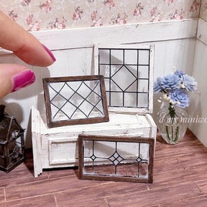 Dollhouse shabby stained glass window - Matte Diamond