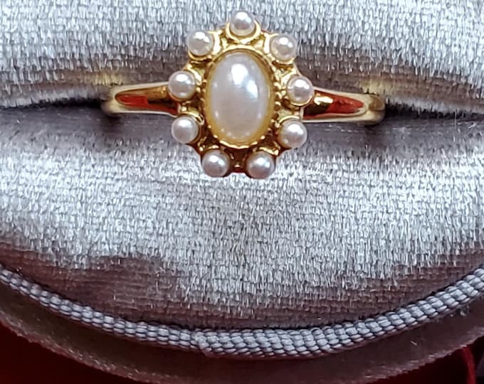 R-0095 - Pearl Cluster Forget Me Not Ring