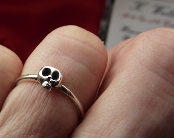 R-0002 - Sterling Silver Skull Memento Mori Ring, Memorial Ring, Steampunk Ring, Goth Ring, Skull Ring, Skeleton Ring
