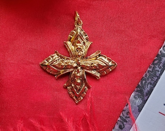 PE-0056 - 1-1/4 inch Brass Beaded Die Cast Floral Cross