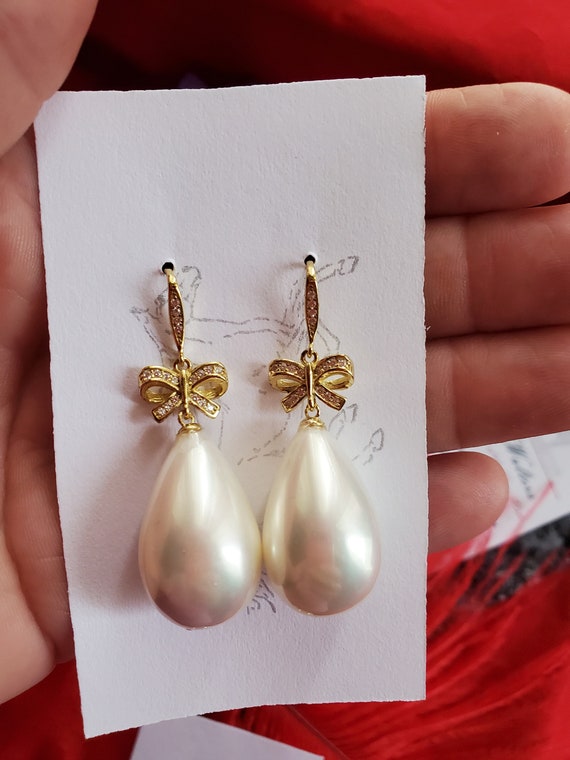 White Mother Of Pearl Shell Earrings at Rs 905/piece in Mumbai | ID:  2851850411433