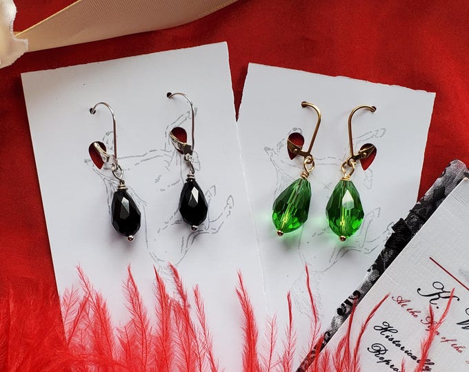 E-0403 - Blck or Green Faceted Glass Tearrop Earrings - Mourning Earrings, Spring Green Earrings, Renaissance, Victorian, Black