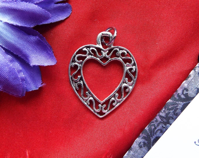 PE-0075O - Vintage Silver Lace Heart Pendant - Reenactor Jewelry, Mourning Pendant, Victoria Mourning Heart