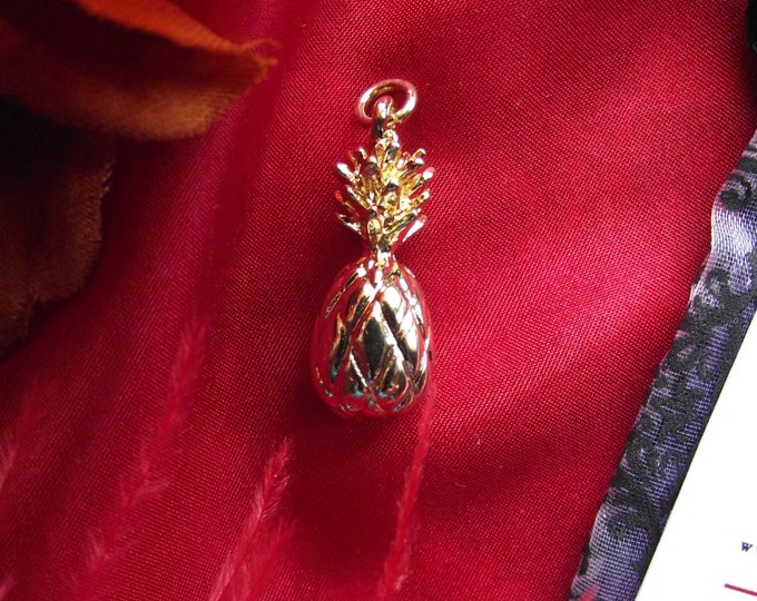 Item PE-0090 - Pineapple Charm - Watch Fob Charm, Pineapple Pendant, Pineapple Dangle, Pineapple Trinket
