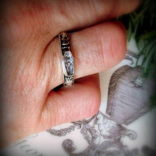 Black diamond skull wedding ring-porn pic